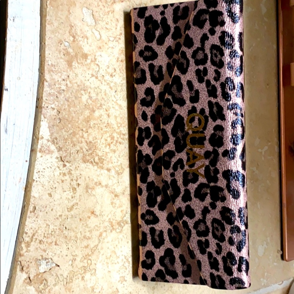 NWT QUAY cheetah sunglasses case